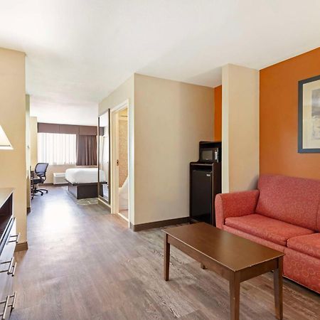 Best Western Inn & Suites New Braunfels Bagian luar foto