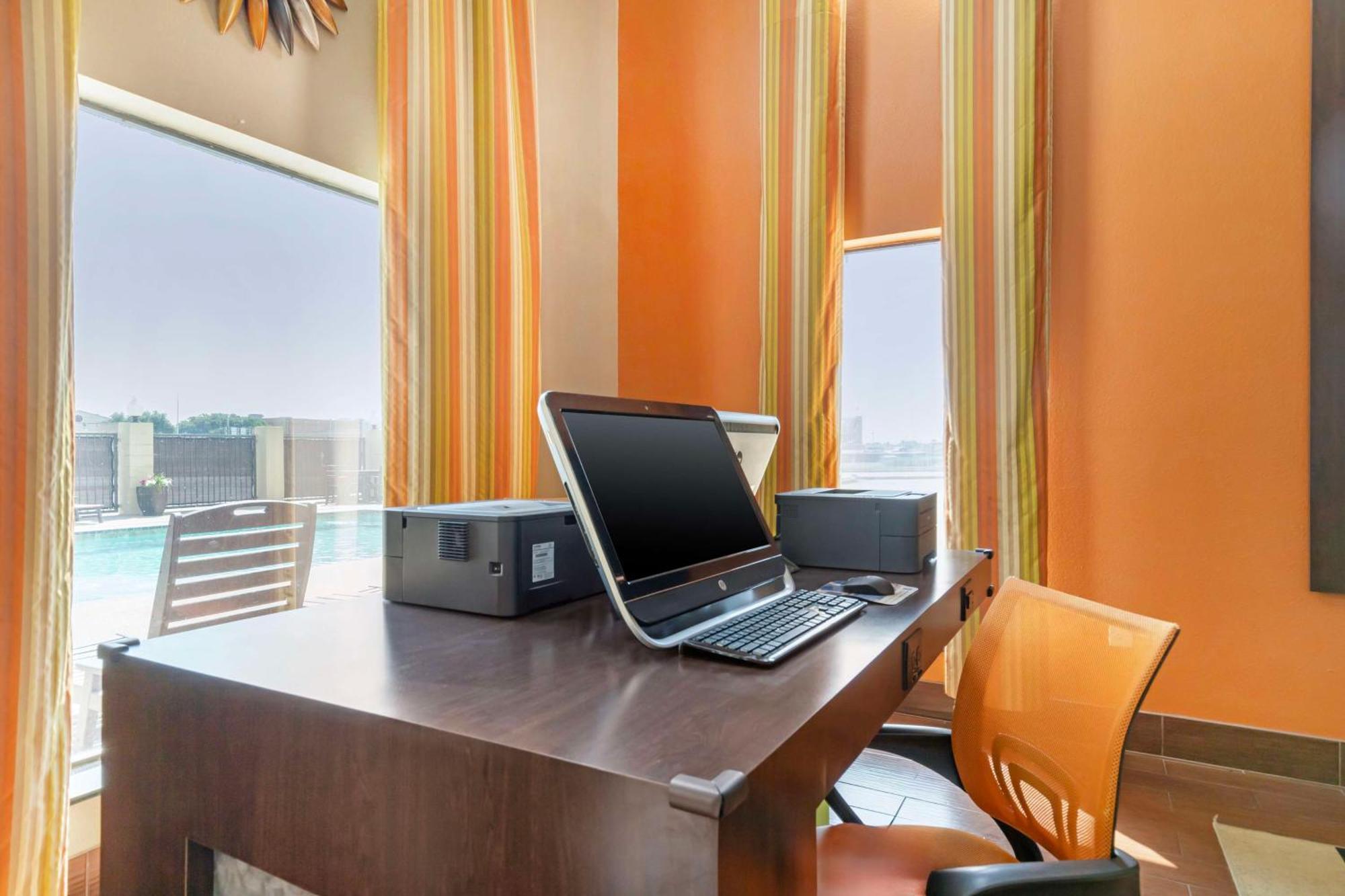 Best Western Inn & Suites New Braunfels Bagian luar foto
