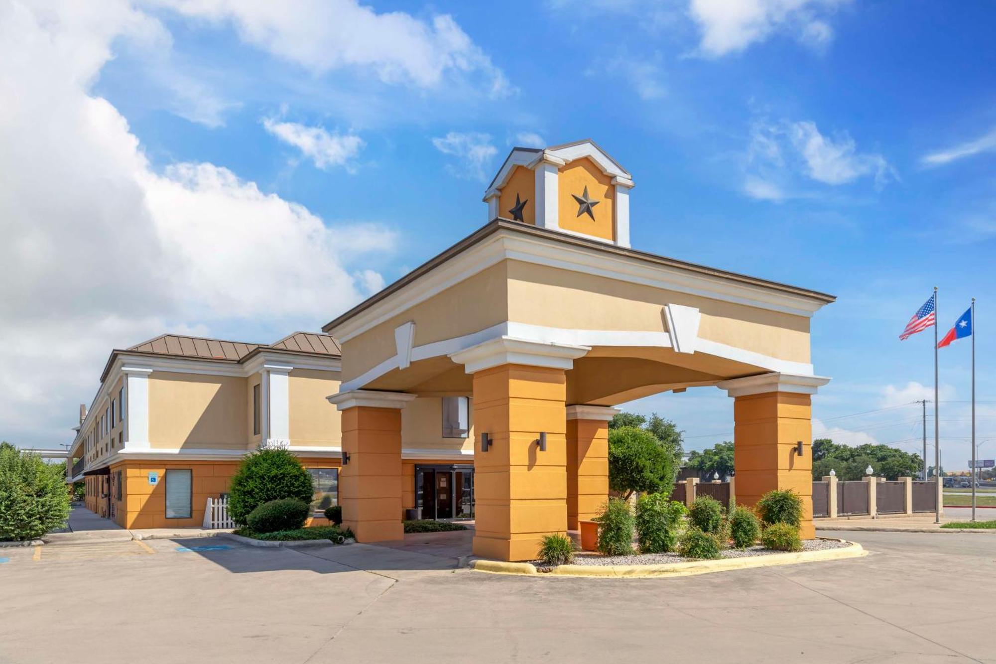 Best Western Inn & Suites New Braunfels Bagian luar foto